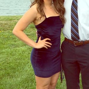 Lulu’s Navy Velvet Bodycon Dress